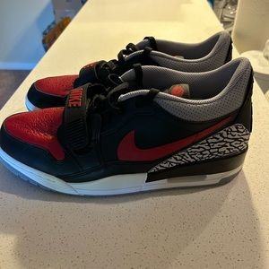 Air Jordan Legacy 312 Low, 11.5, black/red